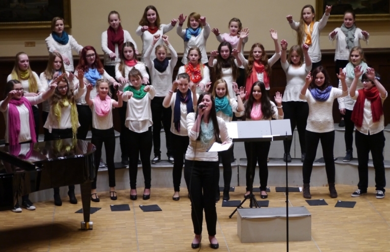 Mehr über den Artikel erfahren Tolle Klänge beim Chorkonzert „Sing and Swing“ des Hölty-Gymnasiums