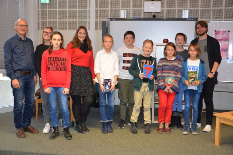 Mehr über den Artikel erfahren Noah Fricke aus der 6a neuer Vorlesechampion des Hölty