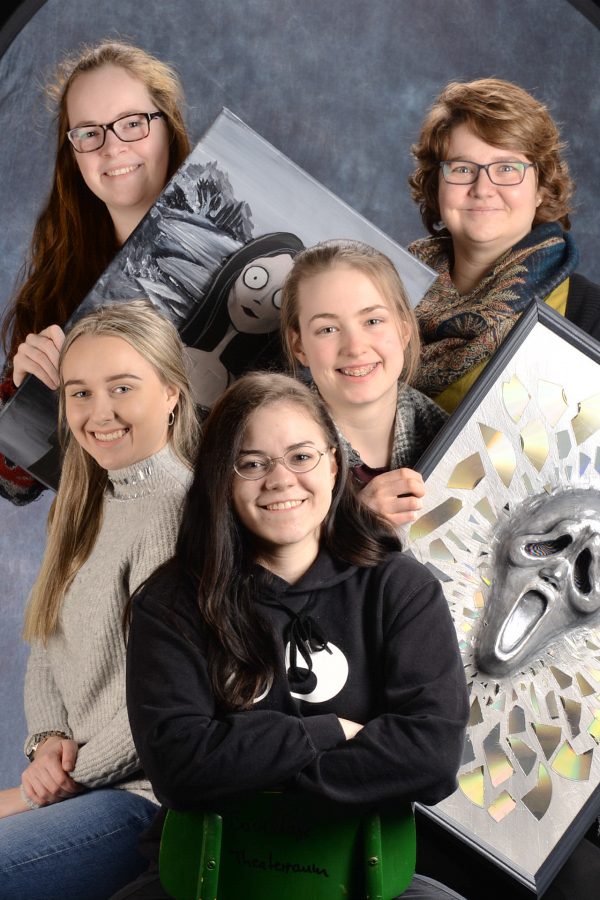 Mehr über den Artikel erfahren „Zurück in die Zukunft“: Kunstausstellung von Hölty-Abiturienten bei der SVO (CelleHeute am 05.03.2018)